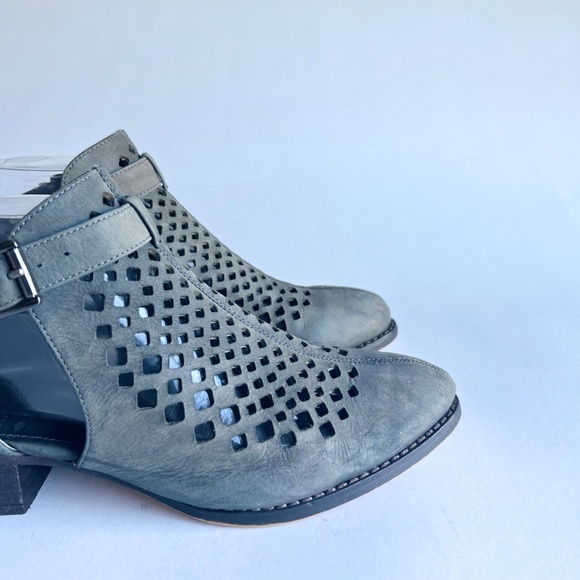 Vince Camuto Grey Man Made Leather Close Toe Sandals size 8.5 - Picture 4 of 11